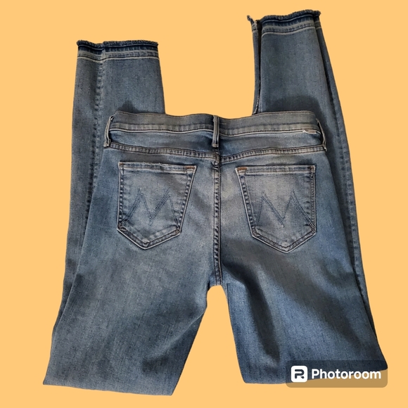 EUC MOTHER The Rascal Slit Undone Hem Jean Sz 28 Light Wash - Picture 7 of 15